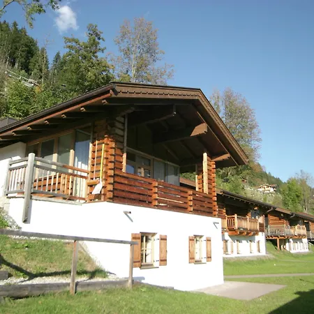 Alpesi faház Deluxe With Pool In Koenigsleiten